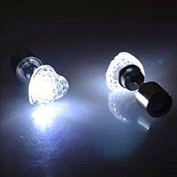 Light Up Multicolored LED Hearts Battery Post Stud Earrings NEW - Picture 2 of 4
